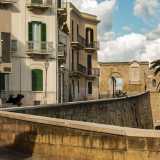 E la passeggiata su via Venezia, la strada di mattoncini bianchi che permette la salita sull�antica fortificazione...